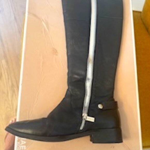 Michael Kors, 7.5M, Black - Picture 1 of 10
